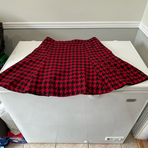 Gorgeous red & black Pink Tartan skirt - Picture 5 of 8